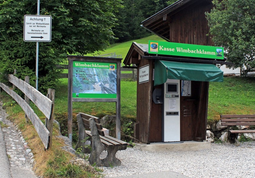 Вход в парк к водопаду