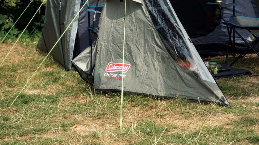 Лучшая палатка для двоих человек Coleman Coastline Plus (1)