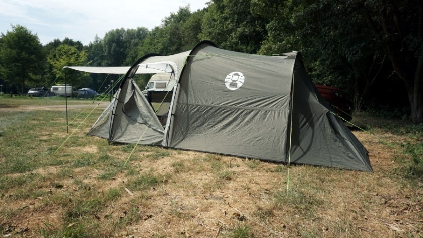 Лучшая палатка для двоих человек Coleman Coastline Plus (4)