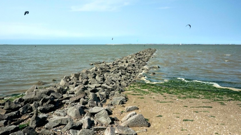 Палатка на берегу северного моря (2)