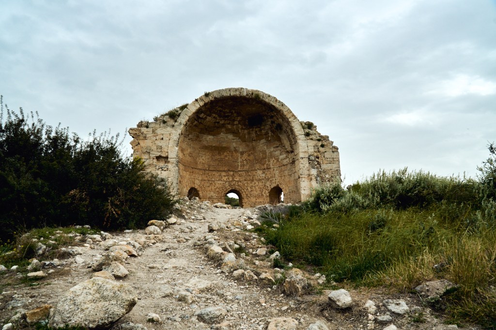 Развалины церкви Сятой Анны